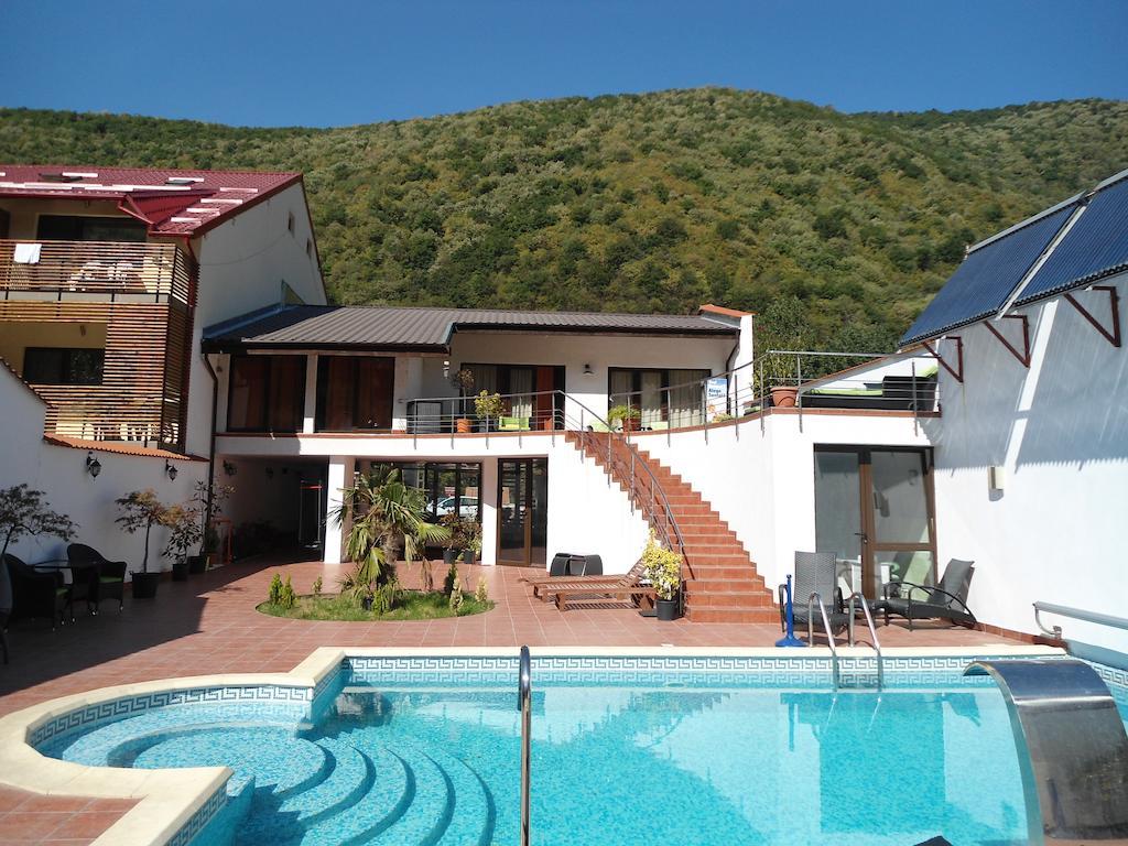 Pensiunea La Dolce Vita Băile Herculane Dış mekan fotoğraf